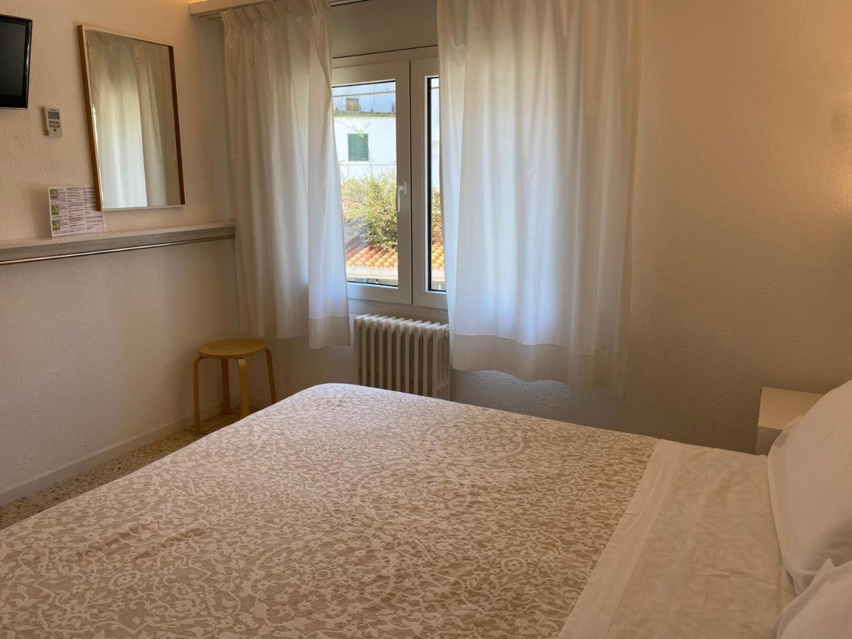 Hostal Marina Cadaques Exterior photo